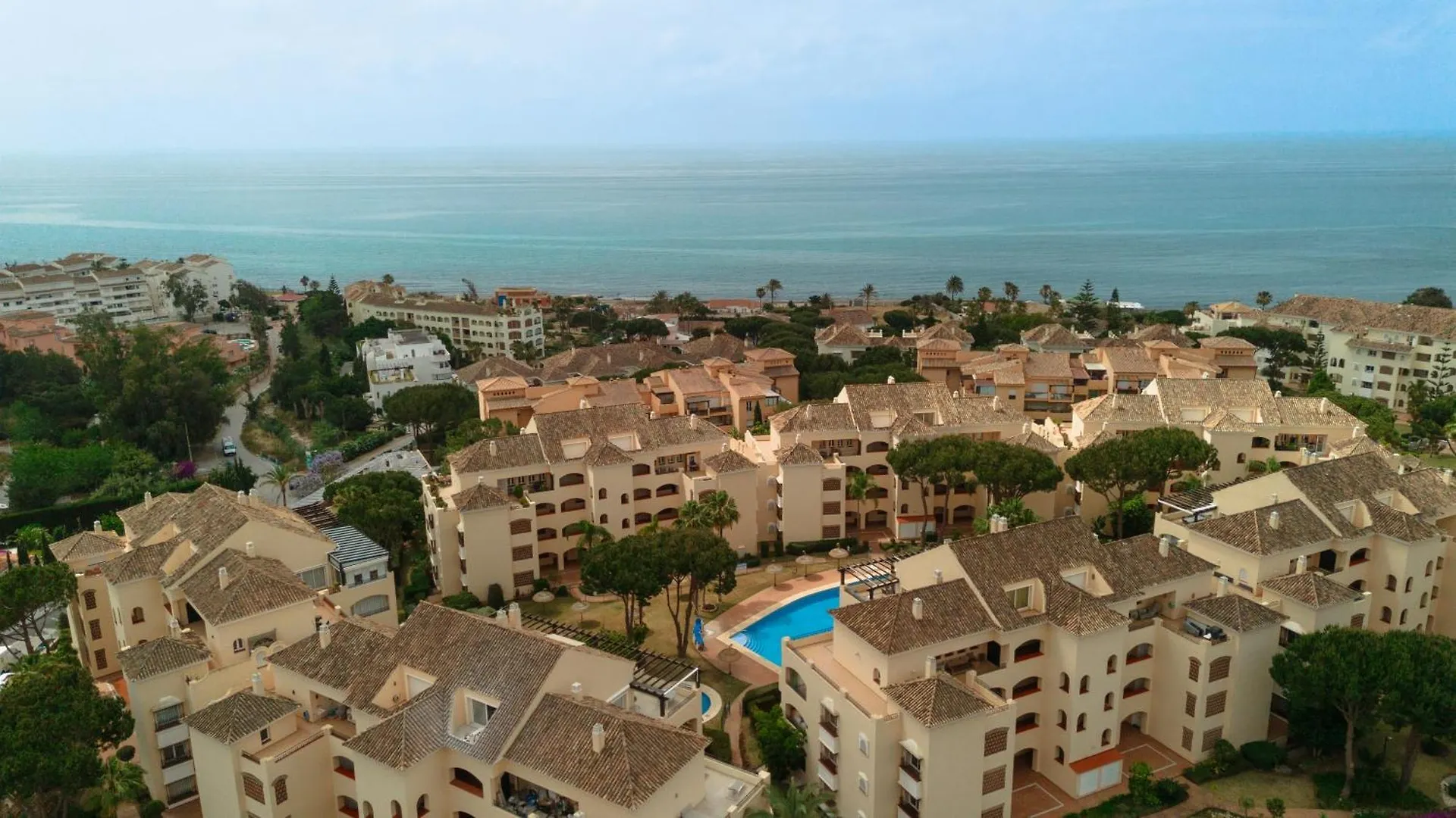 2 Bedroom Apartment Next To The Beach In Elviria, Marbella