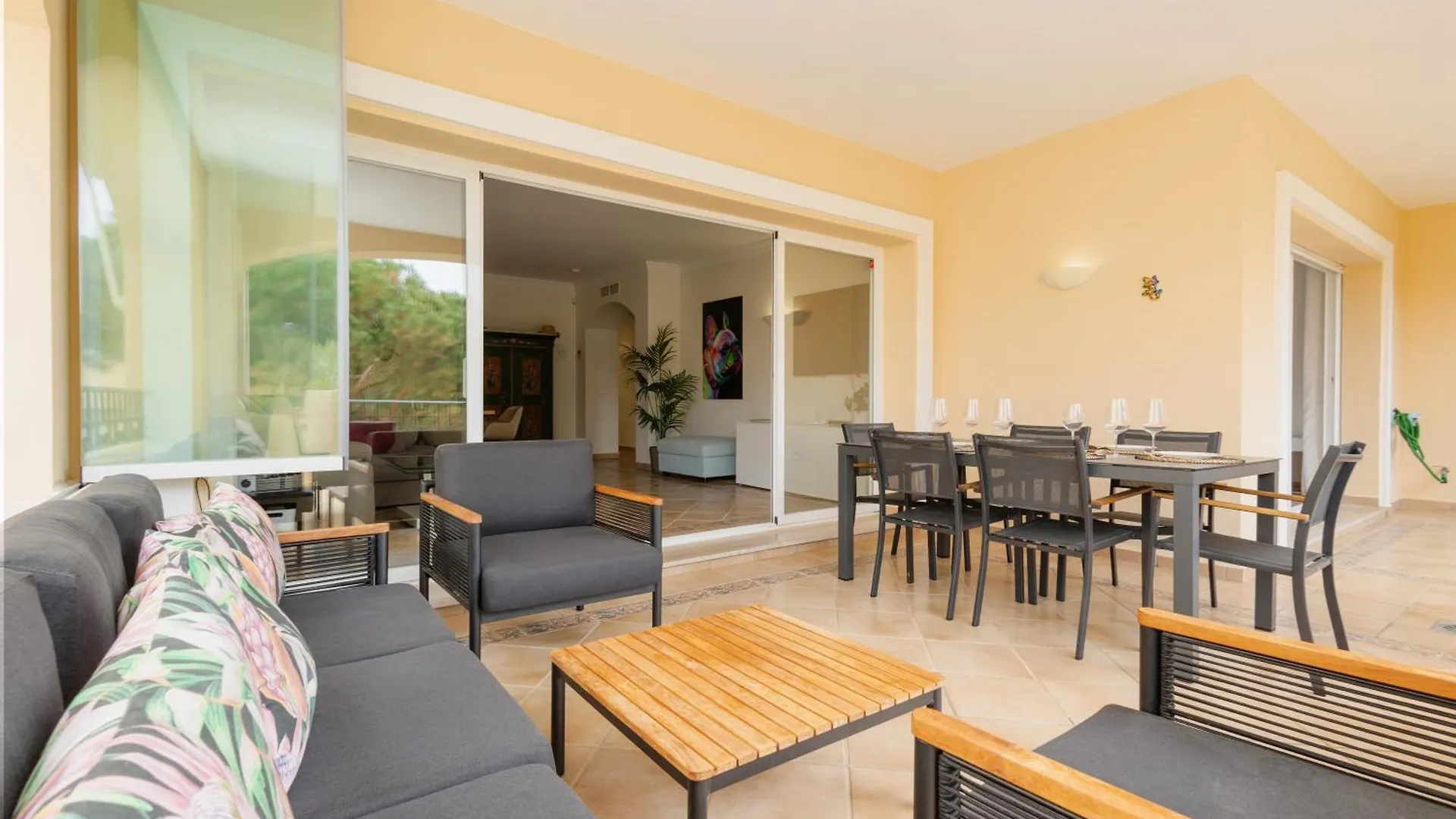 2 Bedroom Apartment Next To The Beach In Elviria, Marbella