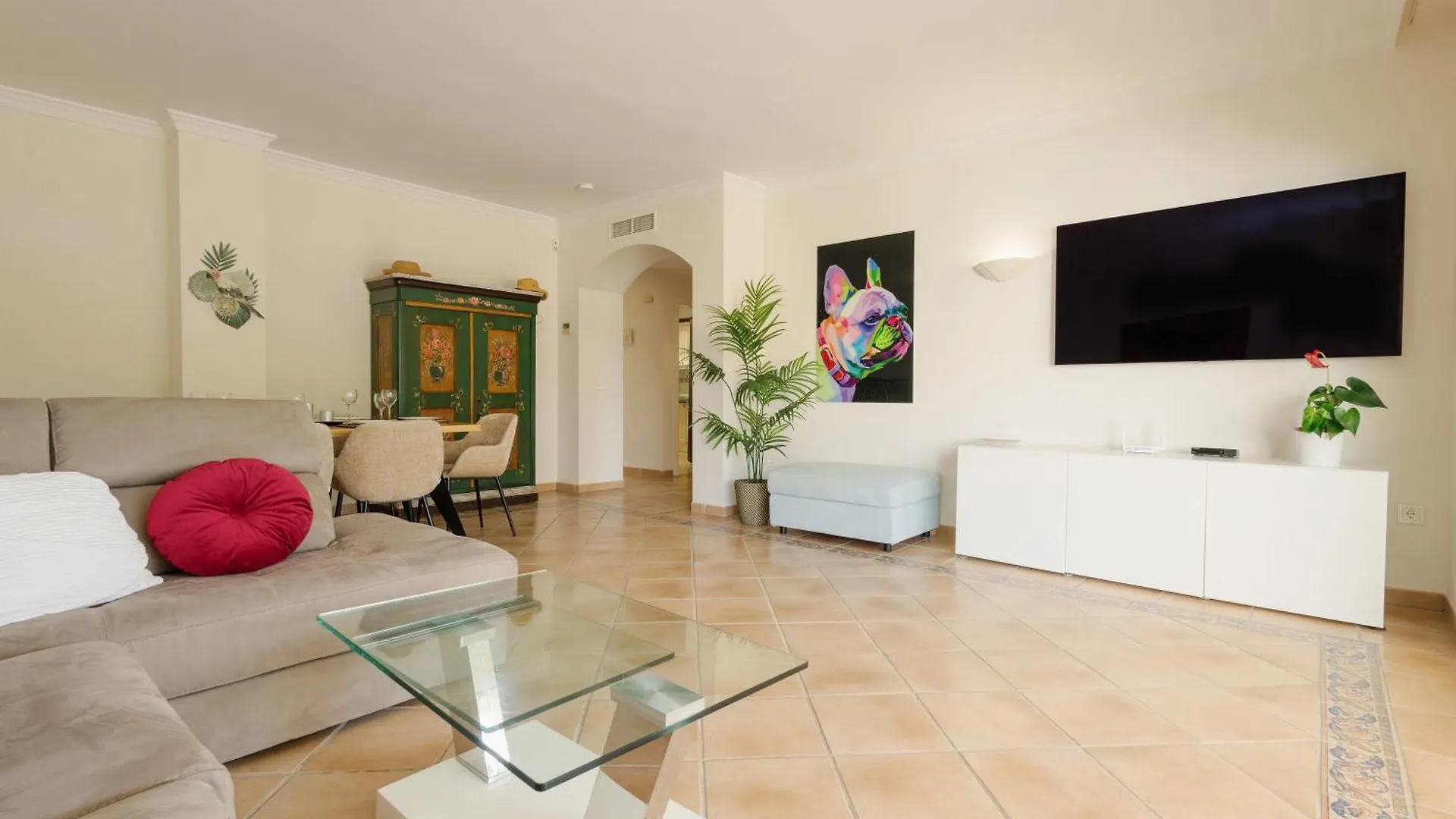 2 Bedroom Apartment Next To The Beach In Elviria, Marbella