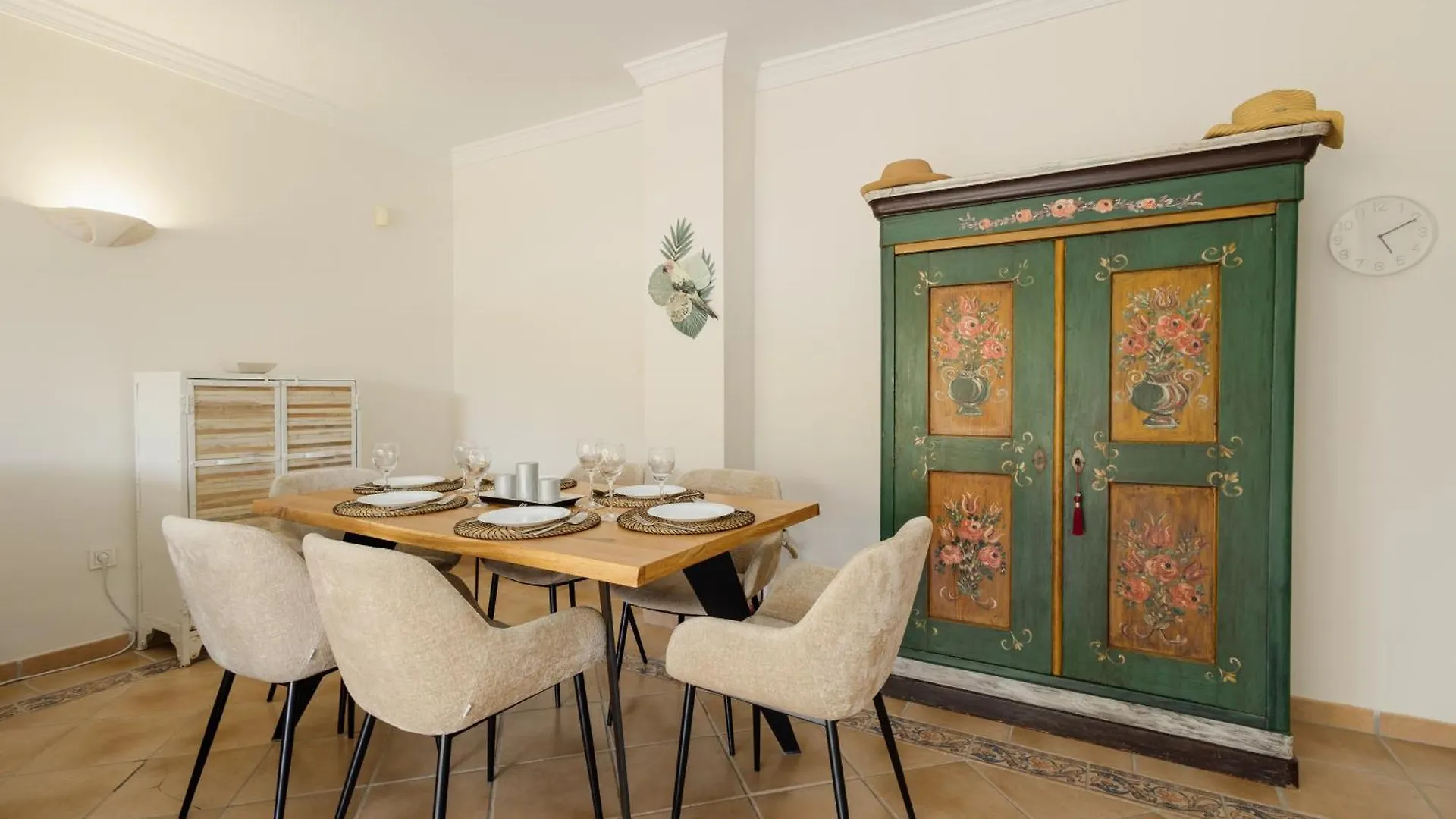 2 Bedroom Apartment Next To The Beach In Elviria, Marbella