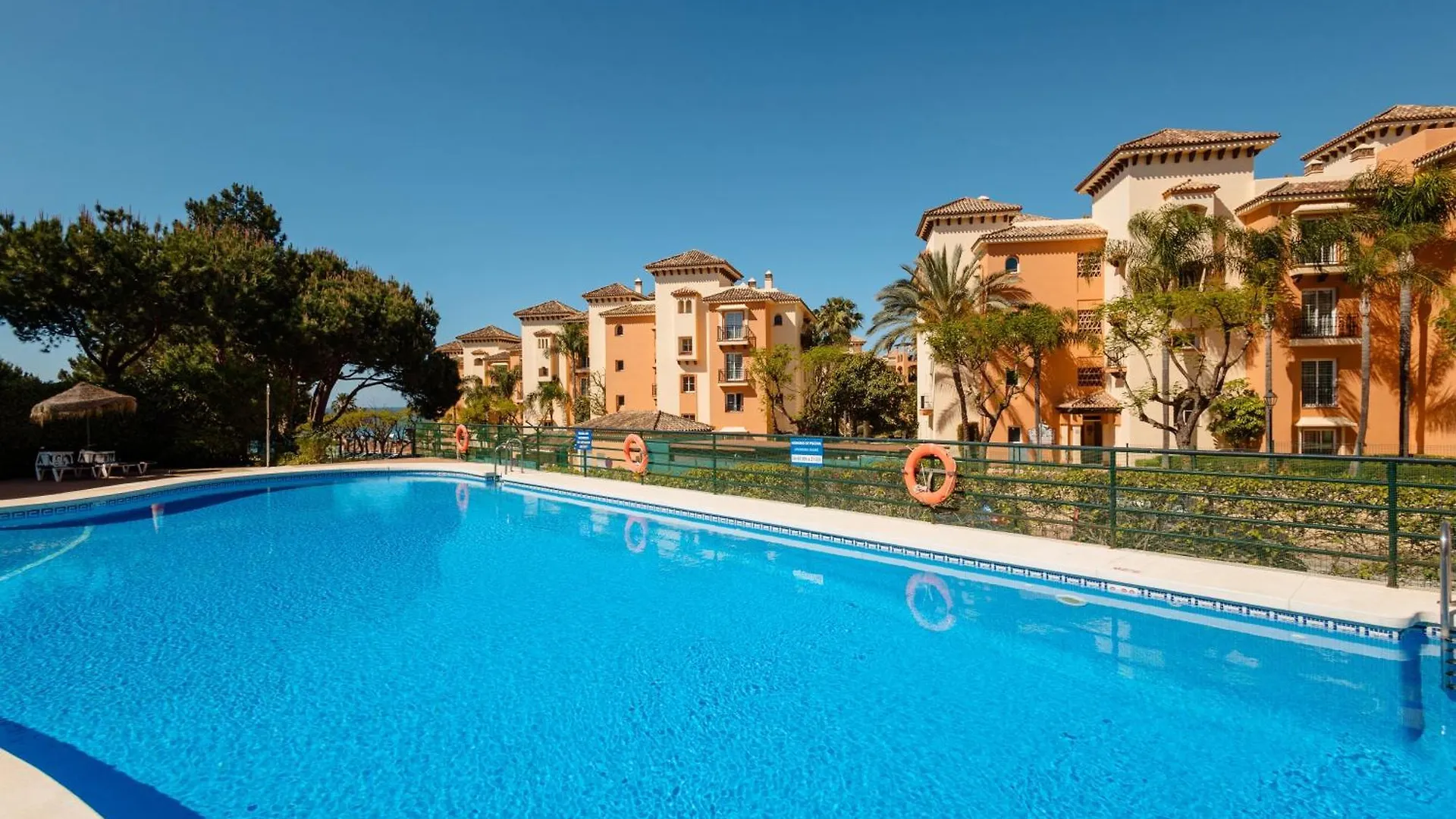 2 Bedroom Apartment Next To The Beach In Elviria, Marbellac Espagne
