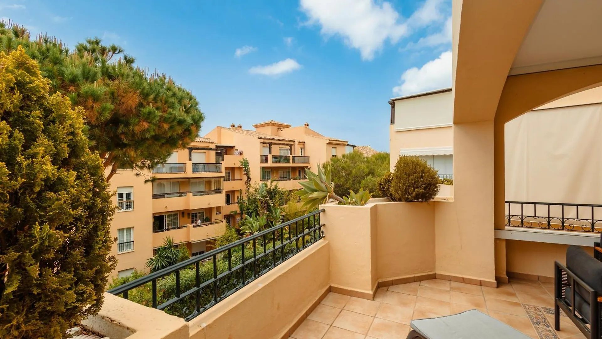 2 Bedroom Apartment Next To The Beach In Elviria, Marbella