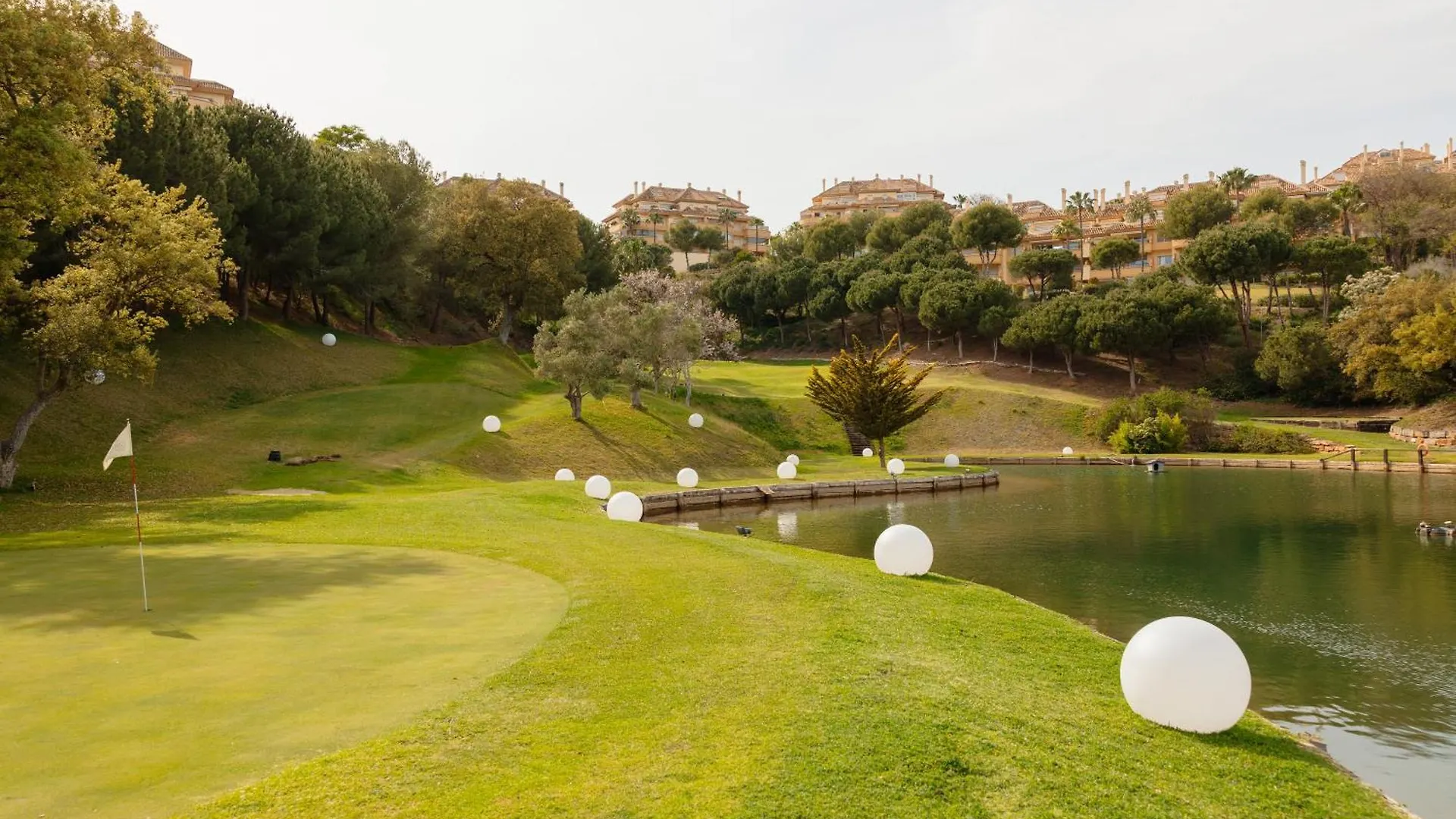 2 Bedroom Apartment Next To The Beach In Elviria, Marbellac