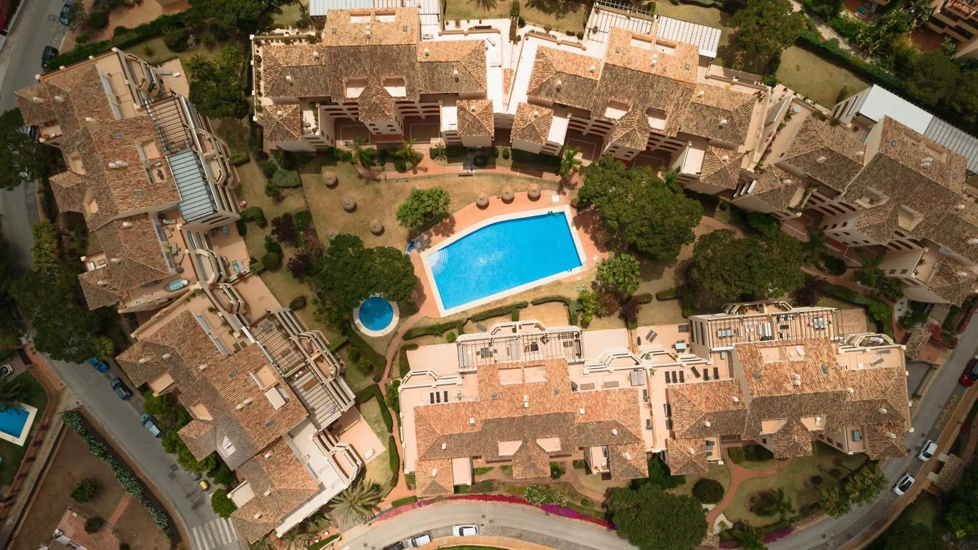 2 Bedroom Apartment Next To The Beach In Elviria, Marbella