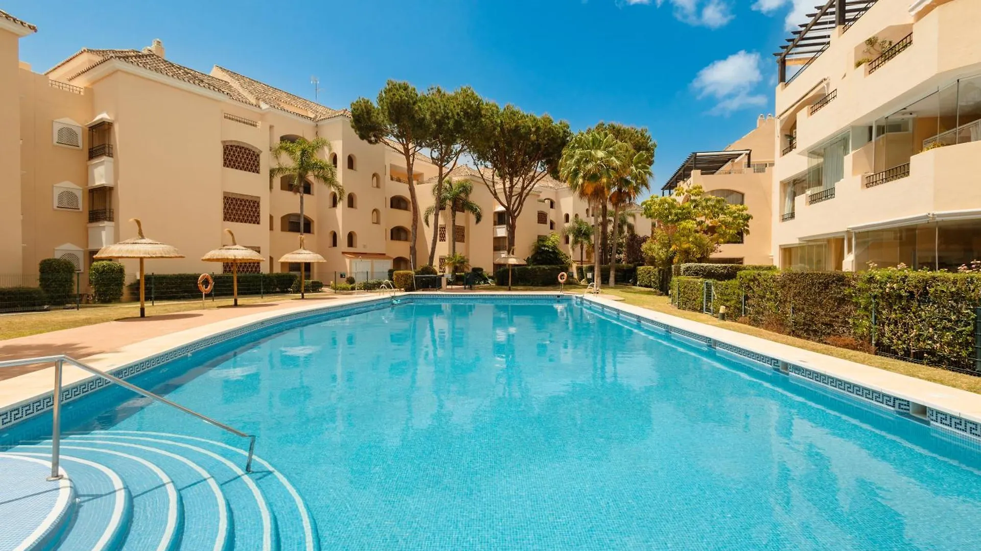 2 Bedroom Apartment Next To The Beach In Elviria, Marbellac Espagne
