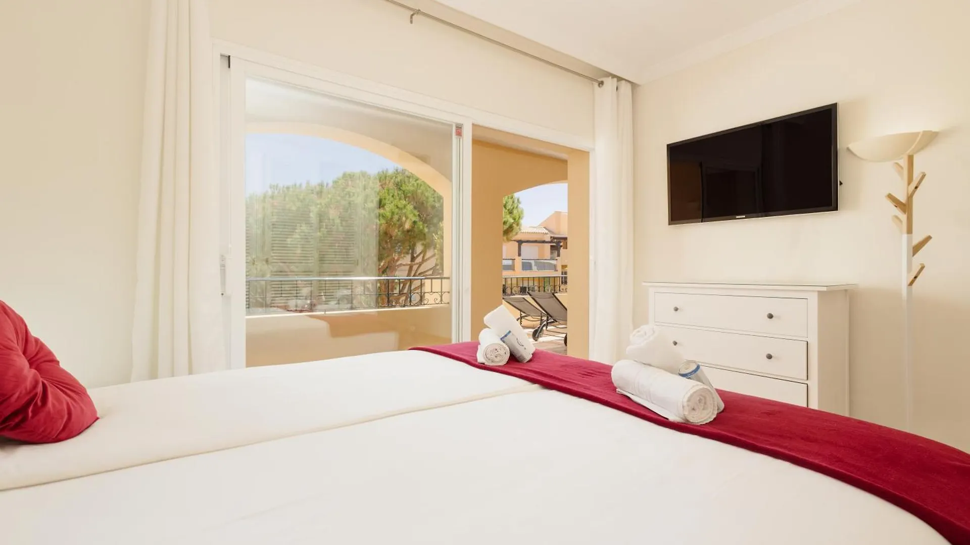 2 Bedroom Apartment Next To The Beach In Elviria, Marbella 0*,