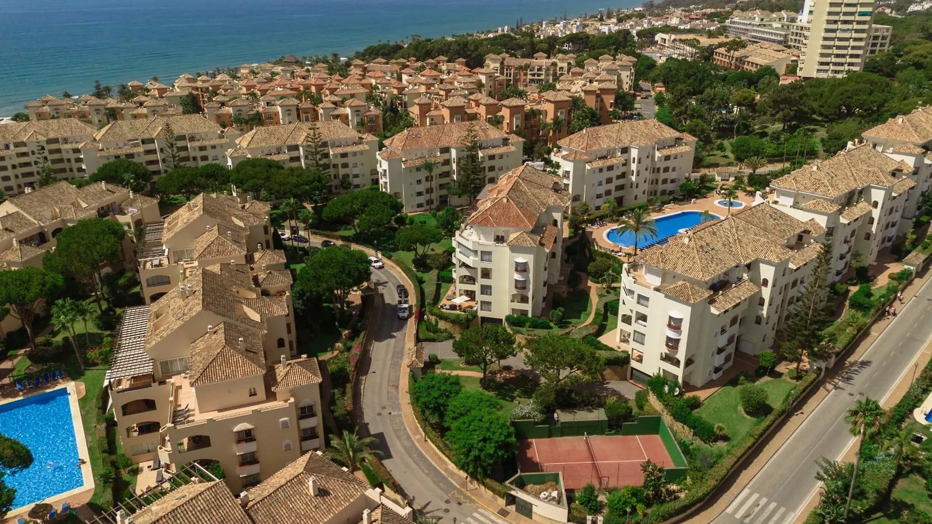 2 Bedroom Apartment Next To The Beach In Elviria, Marbella