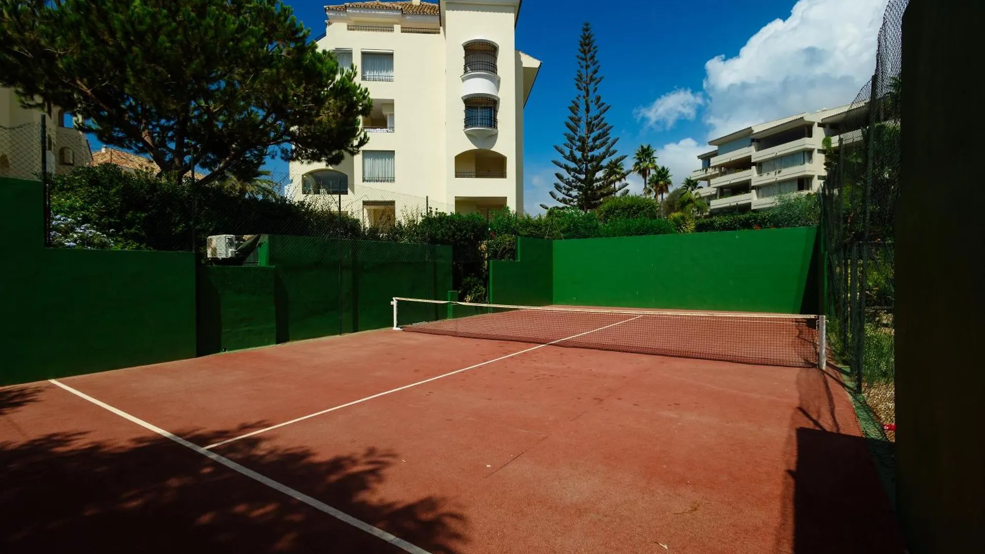 2 Bedroom Apartment Next To The Beach In Elviria, Marbella
