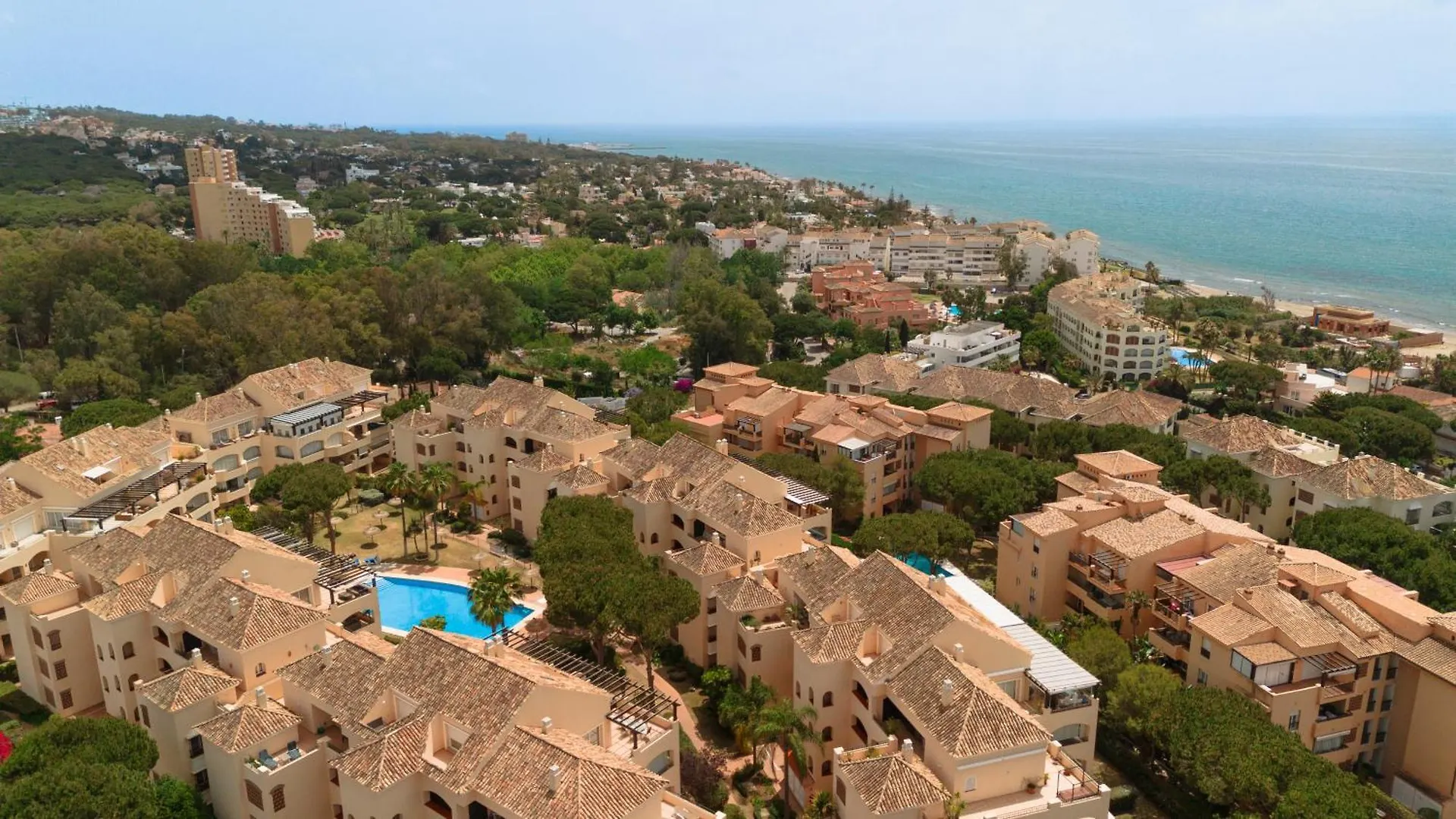 2 Bedroom Apartment Next To The Beach In Elviria, Marbella