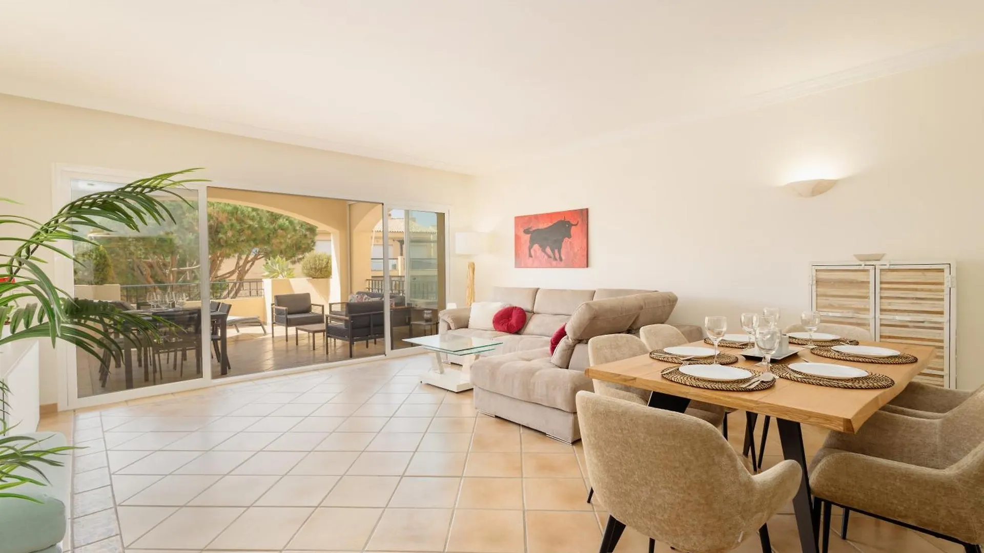 2 Bedroom Apartment Next To The Beach In Elviria, Marbella