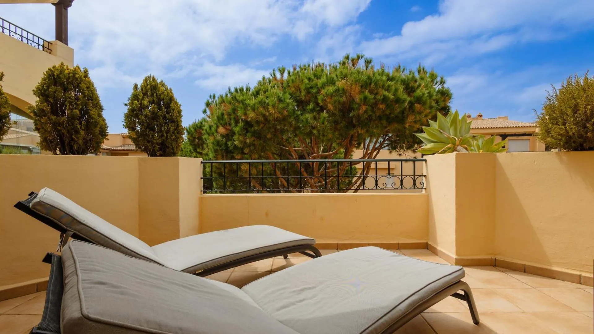 2 Bedroom Apartment Next To The Beach In Elviria, Marbella