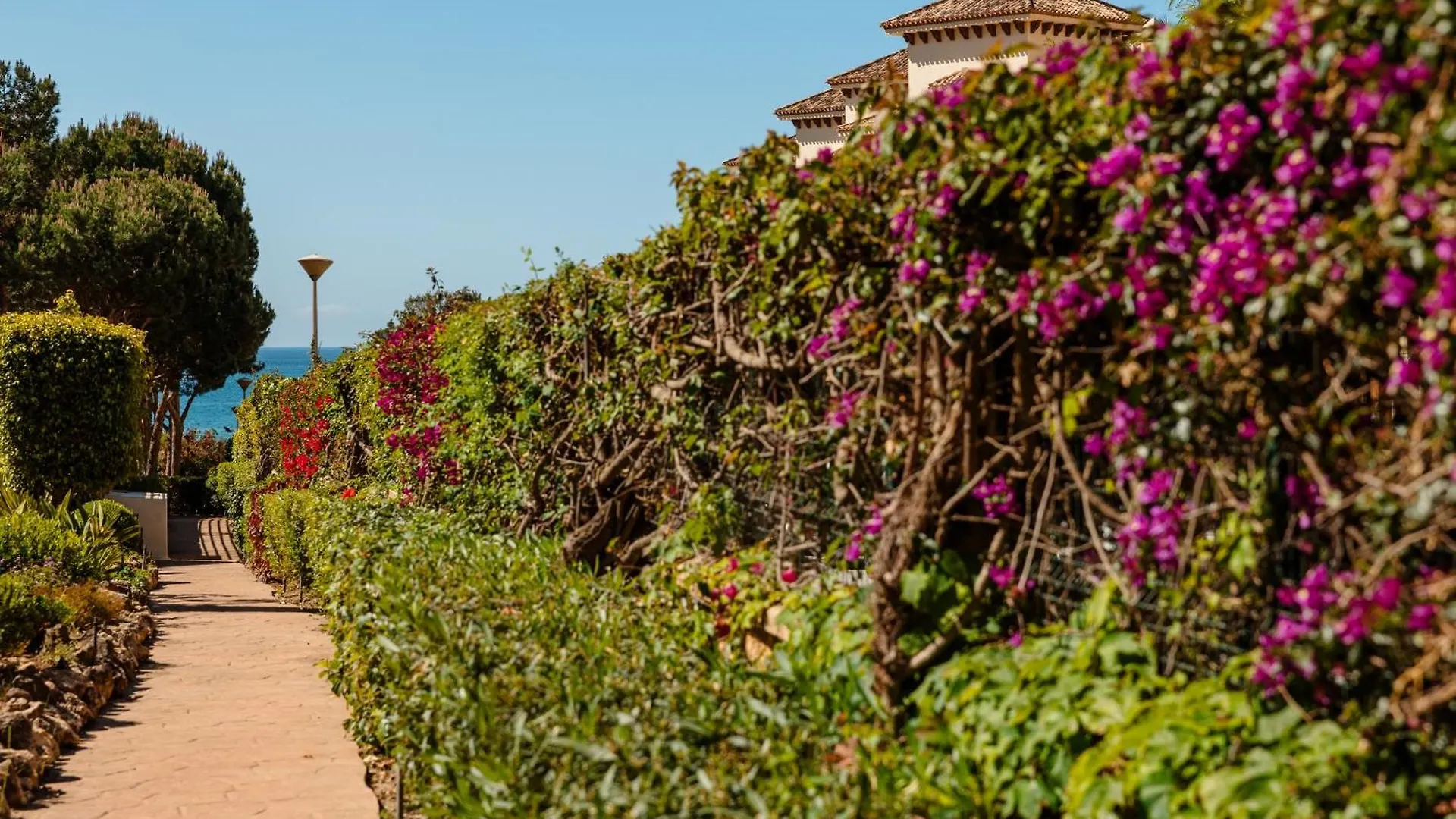2 Bedroom Apartment Next To The Beach In Elviria, Marbella