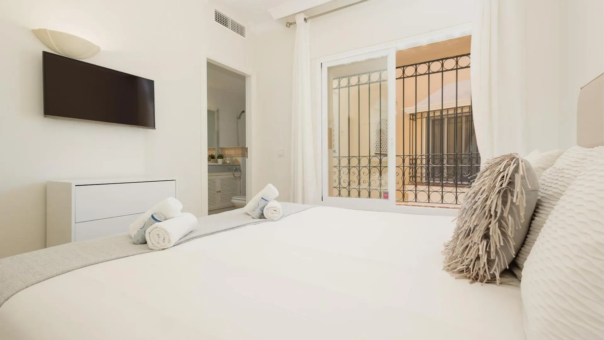 2 Bedroom Apartment Next To The Beach In Elviria, Marbella Spain